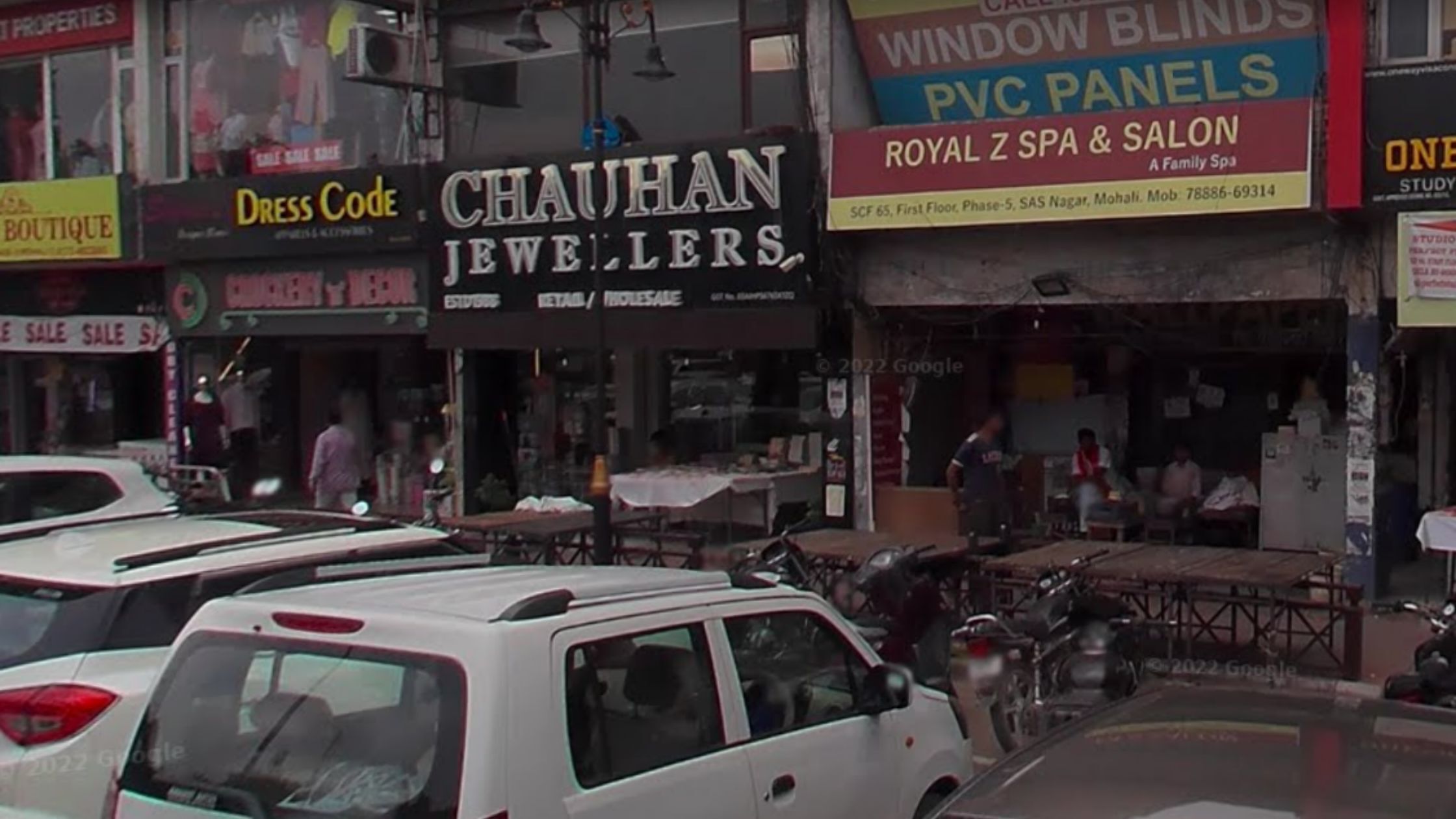 Image of outside of Chauhan Jewellers in the market. 