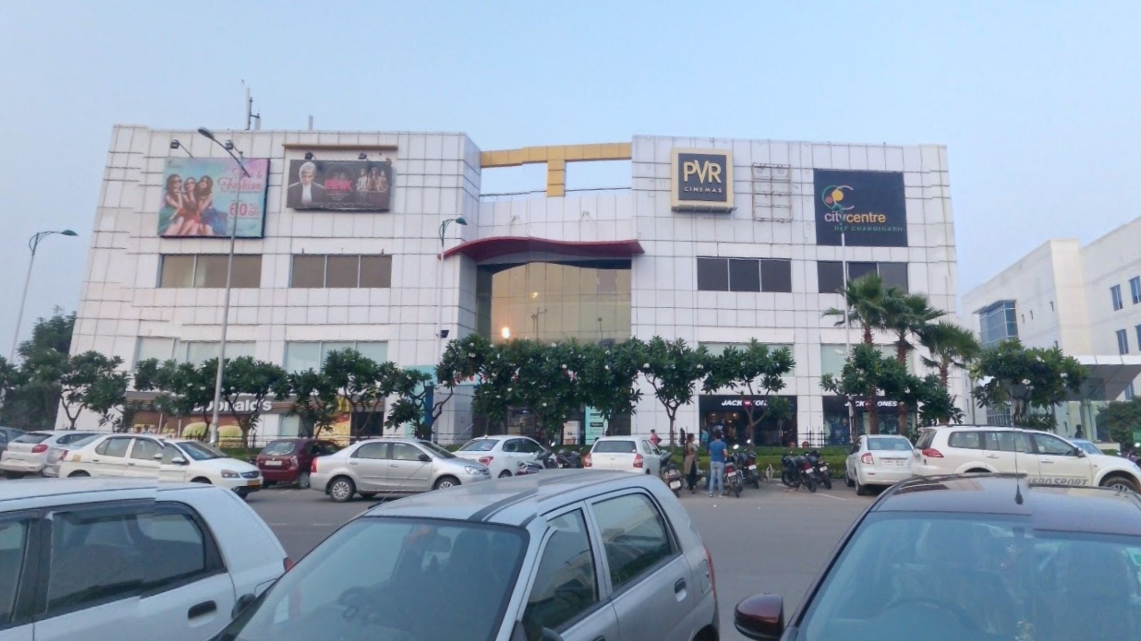 DLF mall chandigarh. 