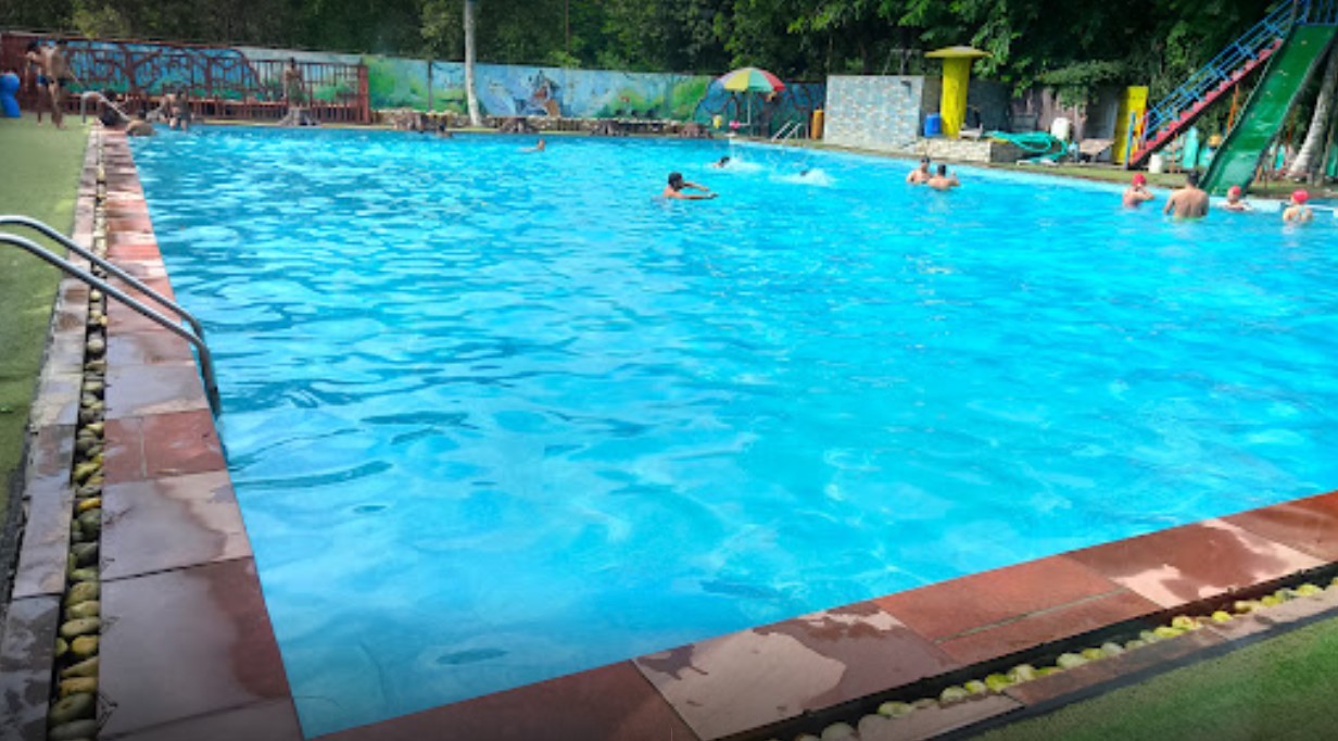 Resa Swimming Pool