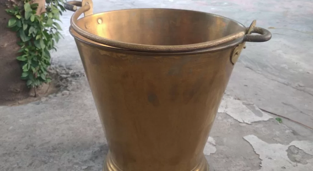 a metal bucket