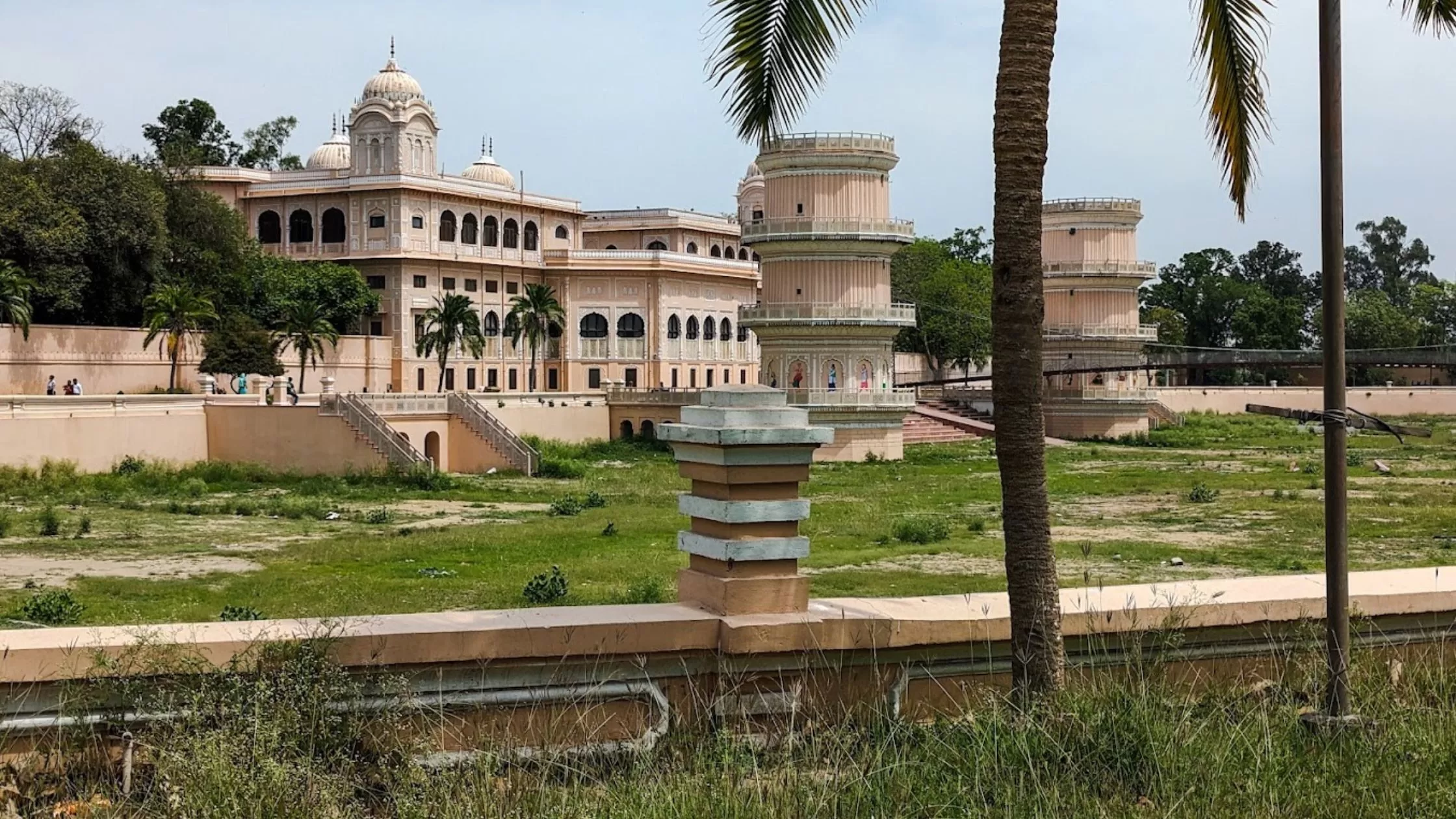 Outside view of Sheesh Mahal